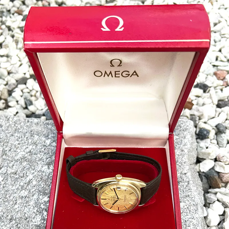 Const27231636OmegaBoxRedConst27231636