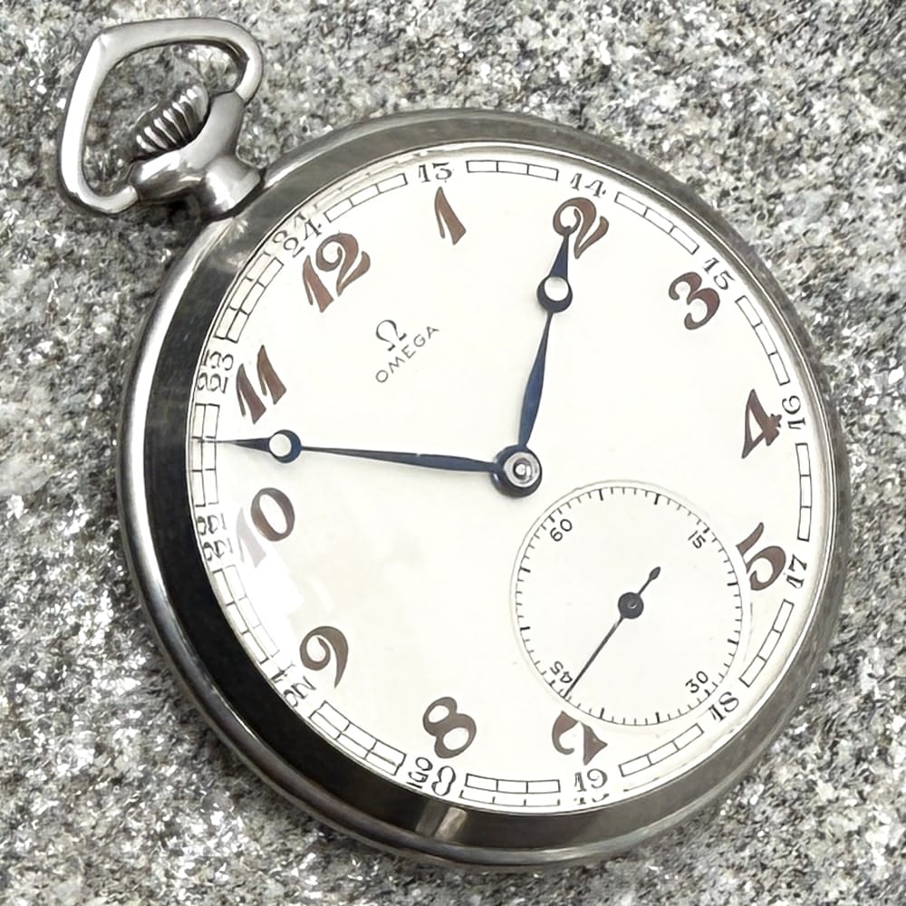 Omega8858374angle2